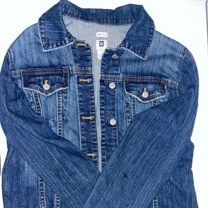 GAP jean jacket size medium barely worn
